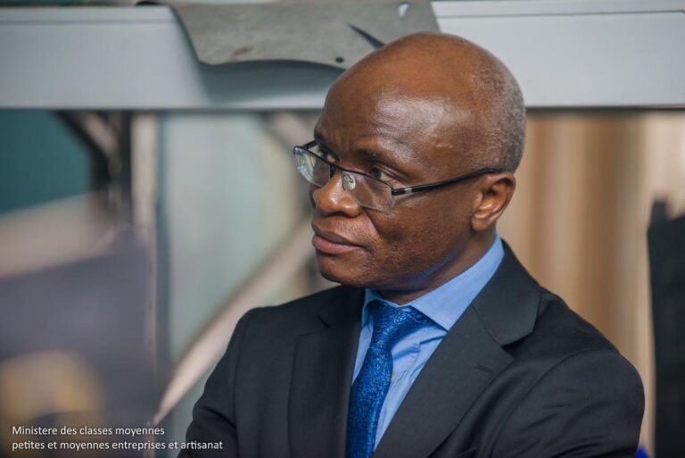 Kasaï-oriental : les lauréates du projet Transforme équipées par le ministre Justin Kalumba